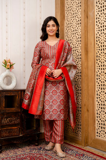 Red Grey Manipuri Silk Printed Kurta Pant Dupatta